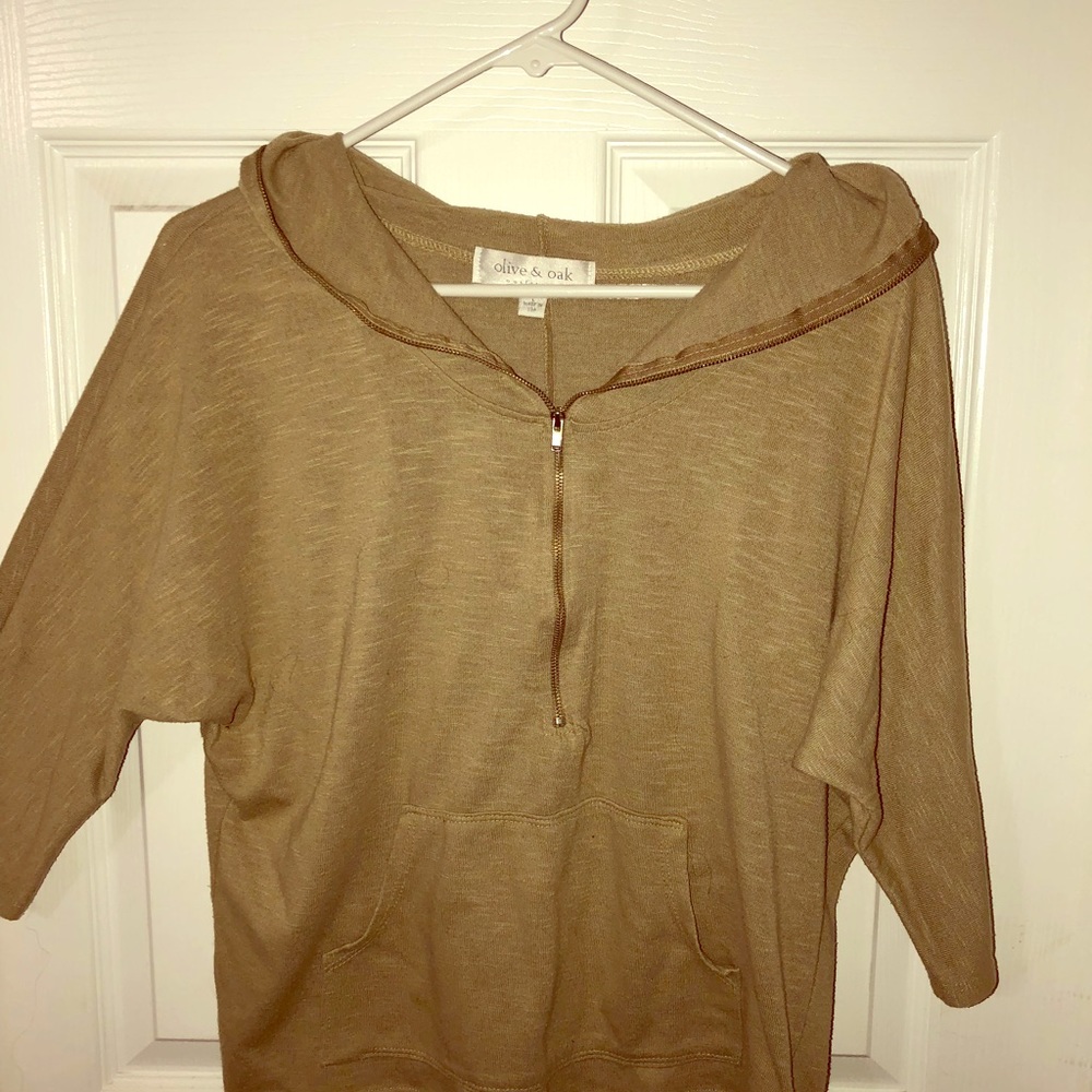 Very cute olive color active wear top sweatshirt